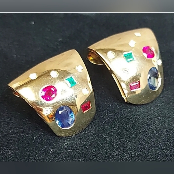 An exquisite pair of Artisanal Crafted 18kt Yellow Gold Clip-back Earrings - Picture 11 of 11